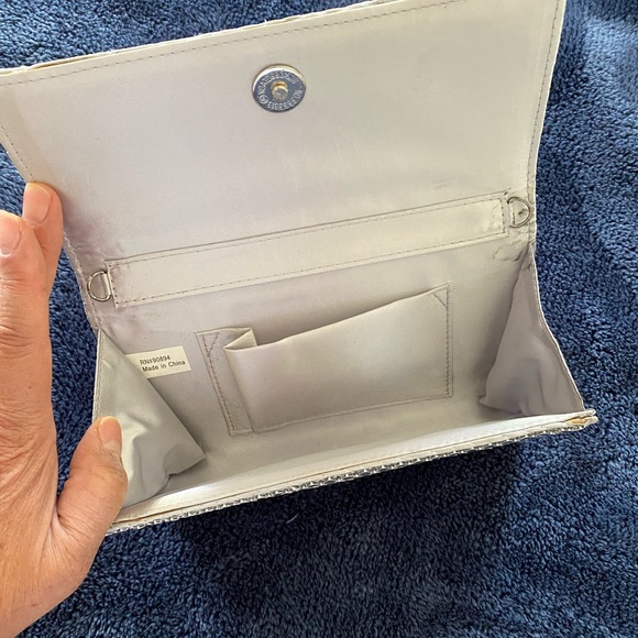 💥PRICE⬇️
 Silver Clutch - Metal Design - - Picture 2 of 7